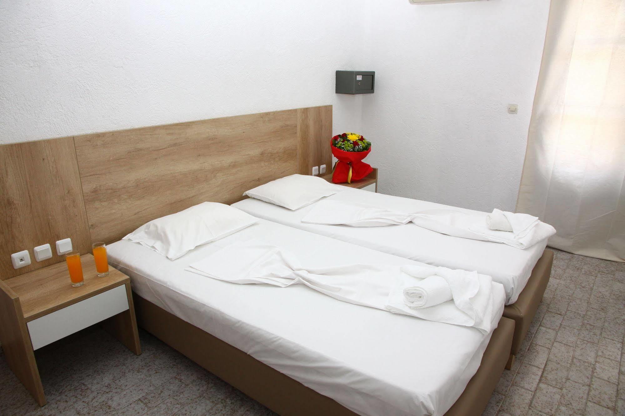City Green Hotel (Adults Only) Херсониссос Экстерьер фото