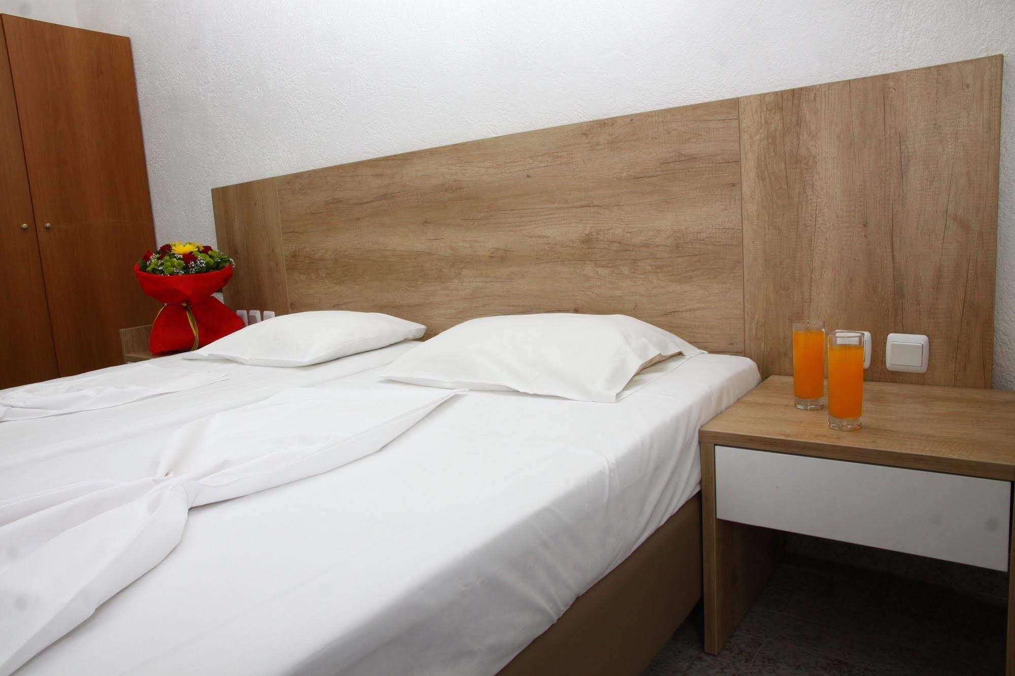 City Green Hotel (Adults Only) Херсониссос Экстерьер фото
